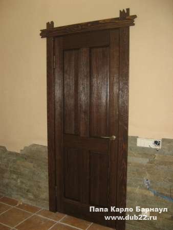 Деревянные двери из состаренной сосны